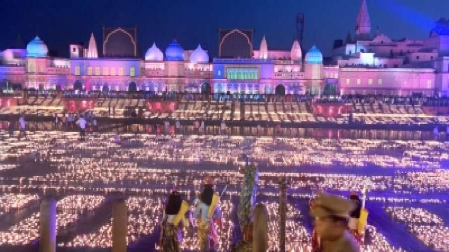 The city of Lord Rama lit up with 15.76 lakh lamps on the banks of Saryu- India TV Hindi News
