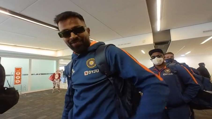 Hardik Pandya at Perth Airport- India TV Hindi