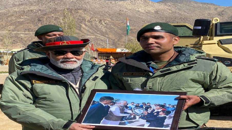 PM Modi with Major Amit- India TV Hindi News