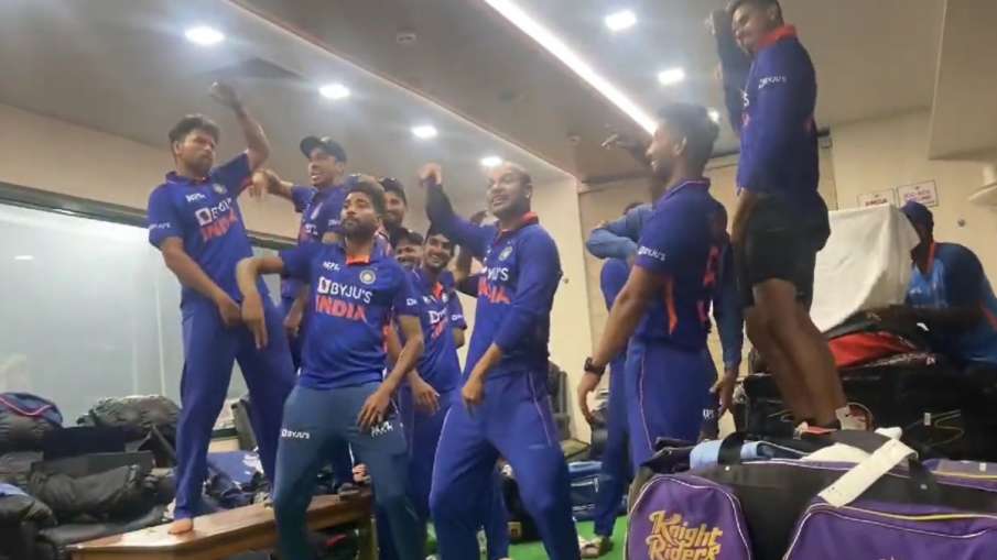 Shikhar Dhawan celebrating victory with teammates over...- India TV Hindi News