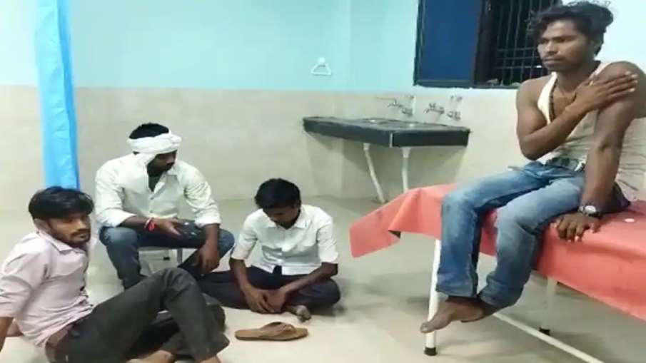 मारपीट में घायल हुए कैटरिंग स्टाफ- India TV Hindi News