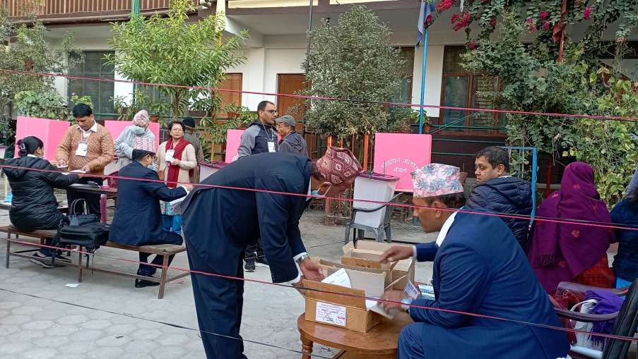 नेपाल में चल रहा मतदान- India TV Hindi