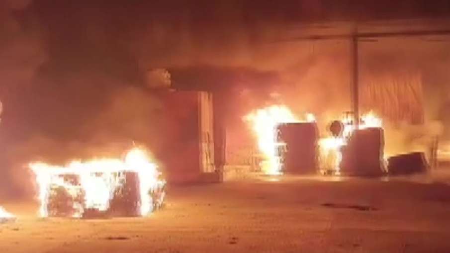 बुलंदशहर में एक गद्दा फैक्टरी में लगी भीषण आग- India TV Hindi