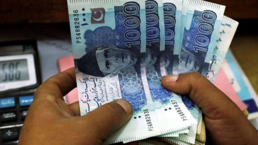 पाकिस्तानी पुलिस अधिकारियों के बैंक अकाउंट में जमा हो रहे करोड़ों रुपये- India TV Hindi News