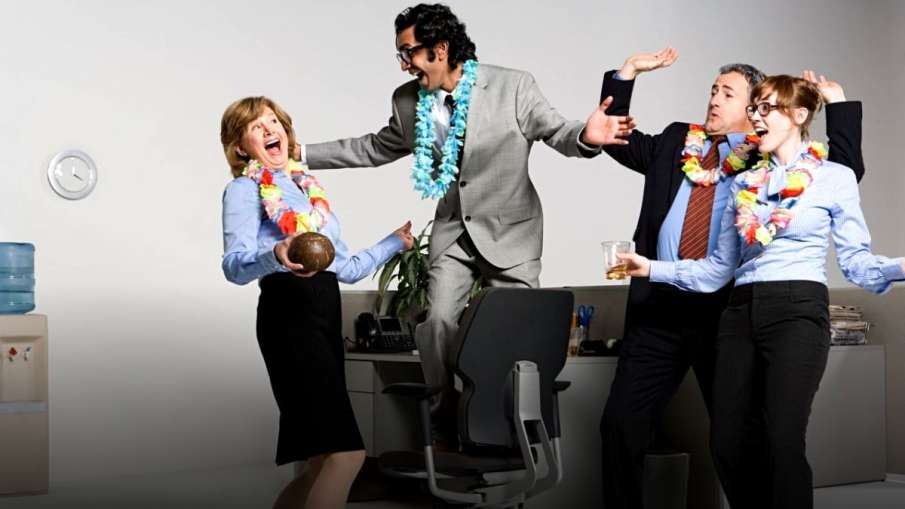 छुट्टी के दिन बॉस भी काम के लिए नहीं कर पाएगा कॉल- India TV Hindi