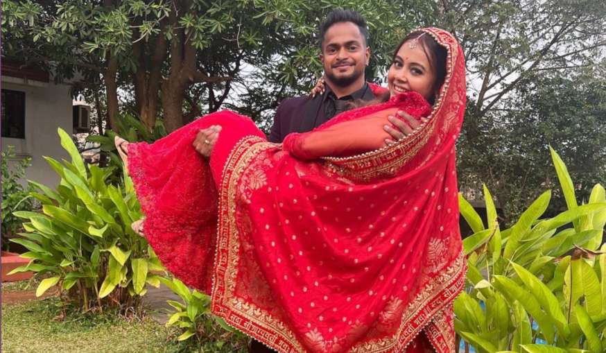 देवोलीना भट्टाचार्जी marriage photo with husband- India TV Hindi