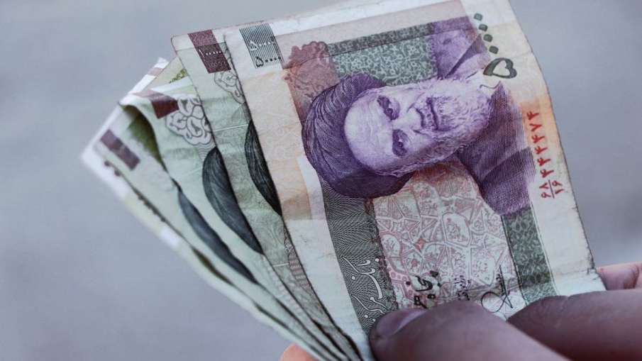 डॉलर के मुकाबले काफी कमजोर हुआ ईरानी रियाल- India TV Hindi