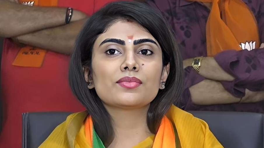 क्रिकेटर रवींद्र जडेजा की पत्नी रिवाबा चुनावी मैदान में हैं- India TV Hindi