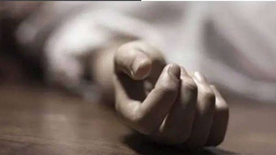 पश्चिम बंगाल: पत्नी से वीडियो कॉल पर बात कर रहा था पति, फिर अचानक से उठाया ये कदम 1 Committed suicide by hanging- India TV Hindi