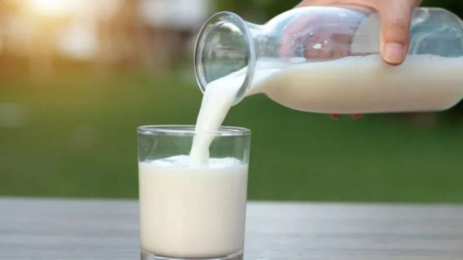 best time to drink milk day or night in hindi - India TV Hindi