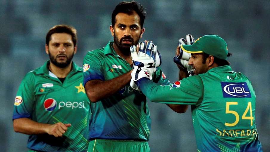 Wahab Riaz (centre)...- India TV Hindi