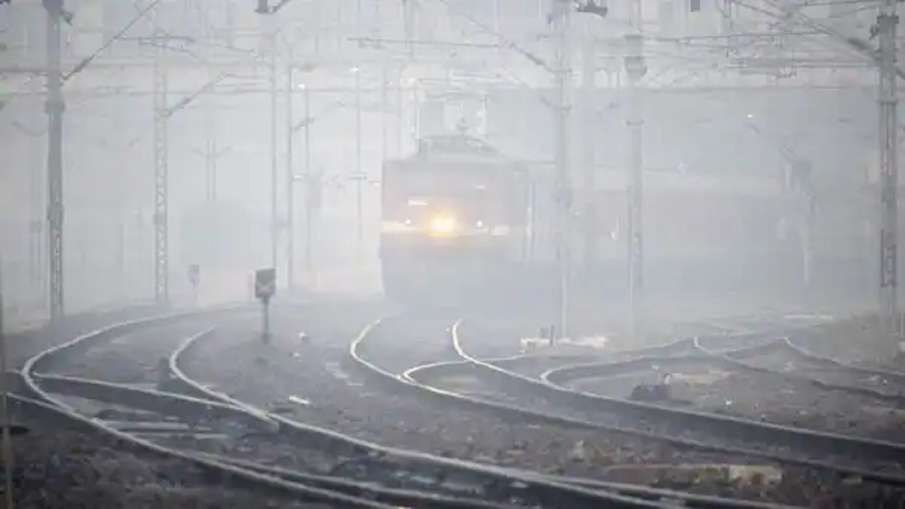 ठंड से कैंसिल हुईं ट्रेनें- India TV Hindi