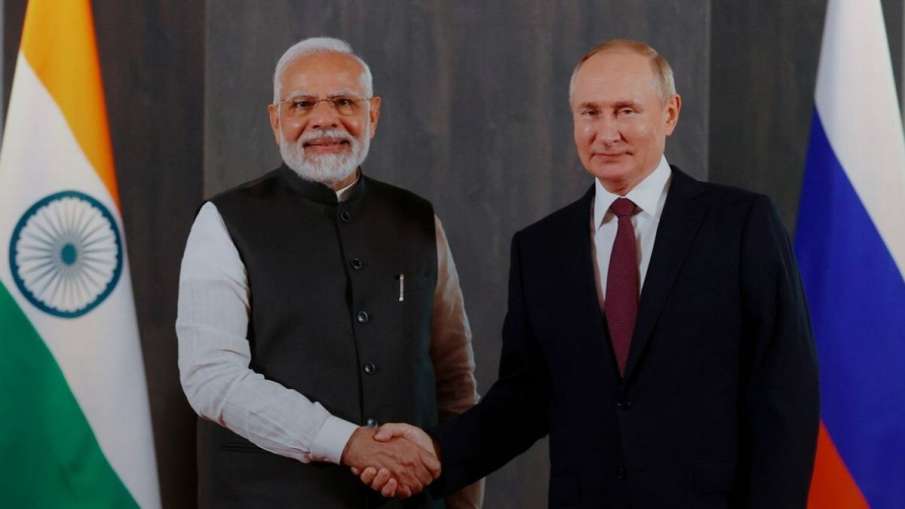 Prime Minister Narendra Modi with Russian President Vladimir Putin- India TV Hindi
