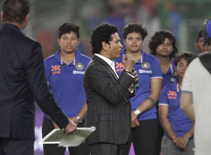 Sachin Tendulkar felicitates India under19 women's team on...- India TV Hindi