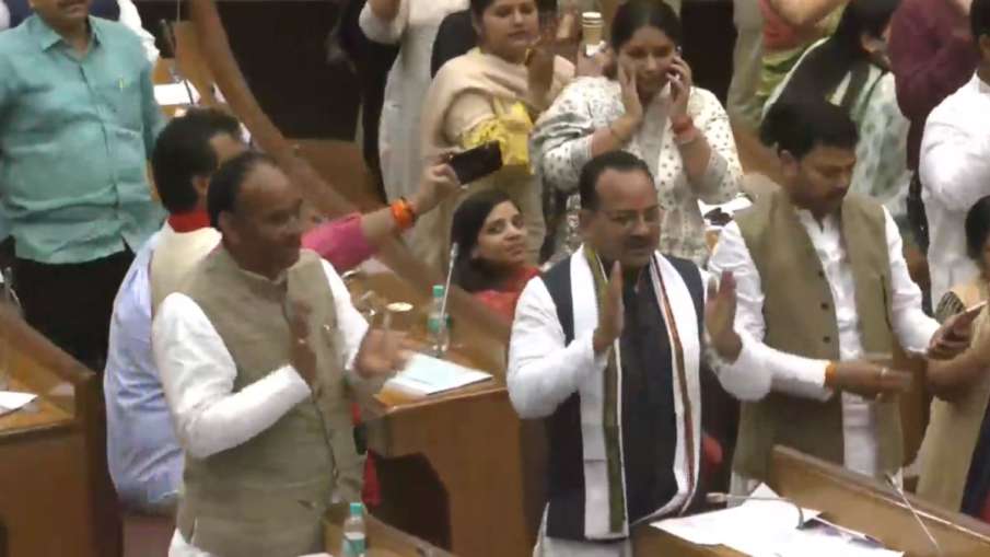 BJP Councilors Hanuman Chalisa, BJP Councilors MCD Hanuman Chalisa, BJP MCD Hanuman Chalisa- India TV Hindi