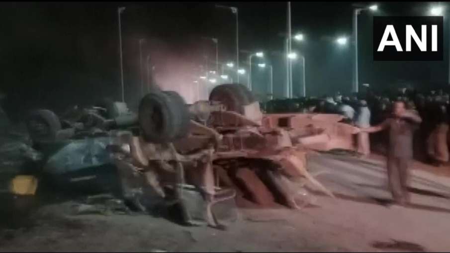 मध्यप्रदेश के सीधी जिले में दर्दनाक सड़क हादसा- India TV Hindi