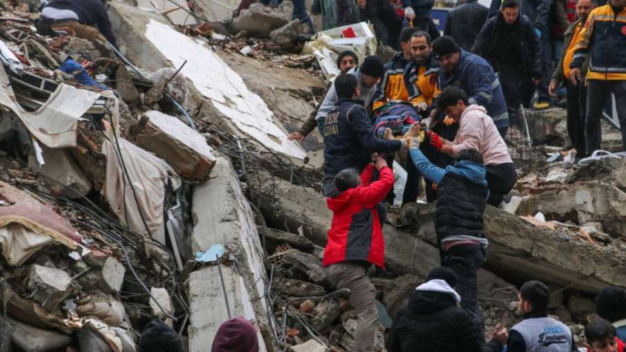 तुर्की में एक बार फिर से भयानक भूकंप- India TV Hindi