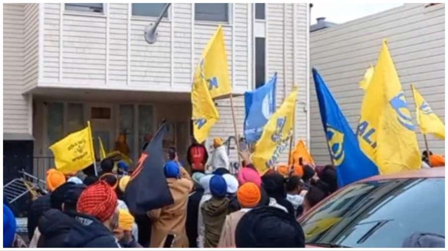 Indian Consulate in America attacked by Khalistanis, vandalized a lot.  Khalistani Supporters attack Indian consulate in America after britain vandalized a lot video viral