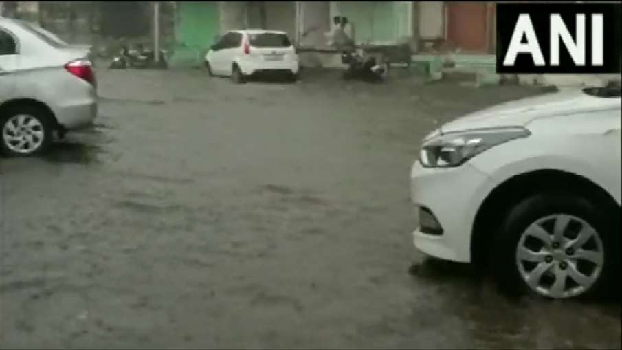 Heavy rains cause water-logging on roads in Gujarat.- India TV Hindi