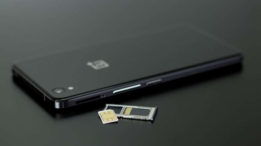 why one corner of the sim card is cut- India TV Paisa