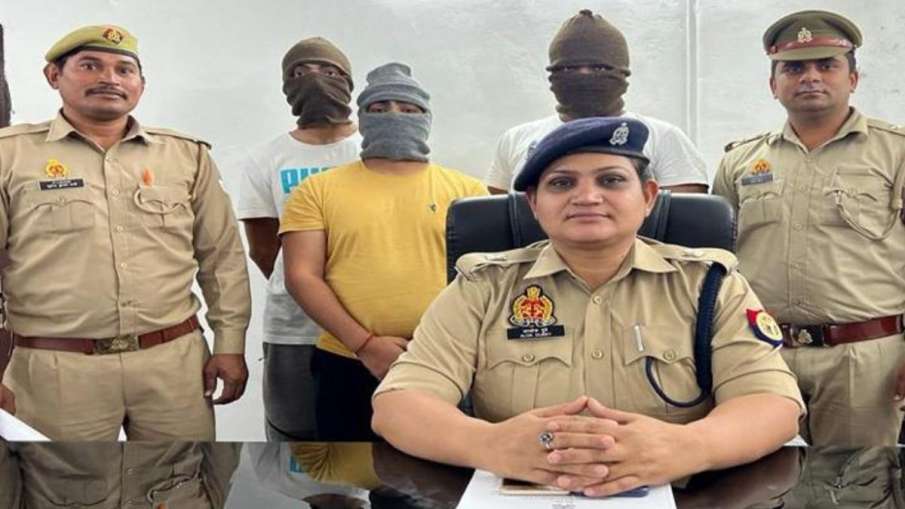 पुलिस गिरफ्त में आरोपी।- India TV Hindi