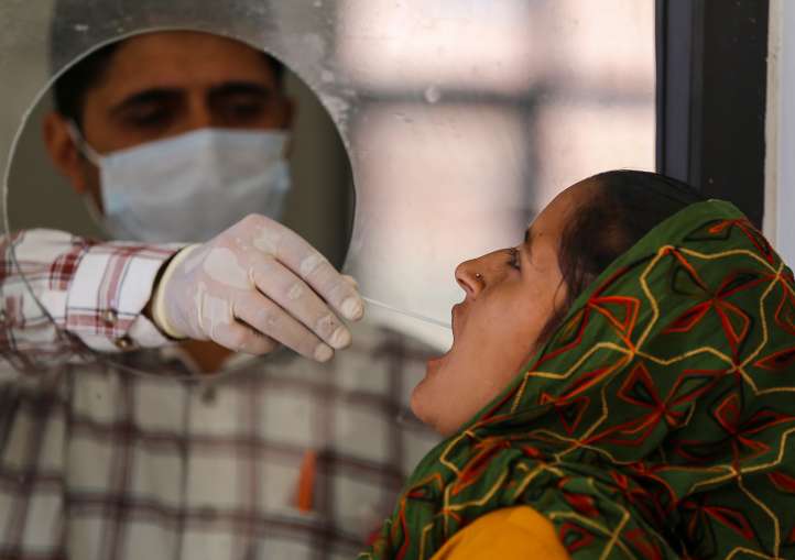 Covid 19 in India Coronavirus cases increasing 11692 new cases confirmed in a day- India TV Hindi