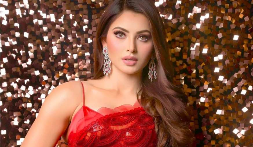 Urvashi Rautela send legal defamation notice to umair sandhu for spreading fake news Akhil Akkineni- India TV Hindi