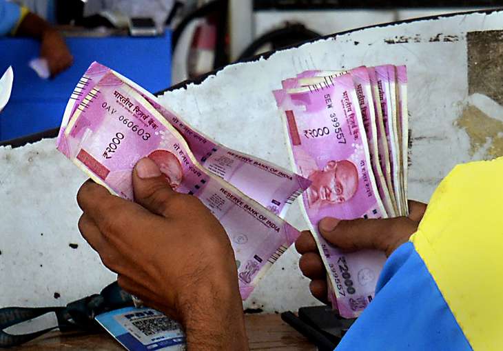 Amidst the return of 2000 notes, this bank was cheated, cyber thieves looted 7.79 crores - India TV Paisa