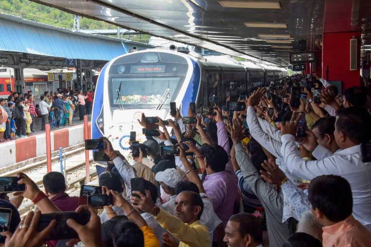 Mumbai To Goa Vande Bharat Express PM Narendra Modi will  inaugurate Vande Bharat on saturday- India TV Hindi