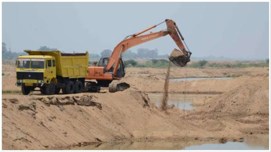 Gujarat Government action against sand mafia all mining vehicles in the state will be tagged with GP- India TV Hindi