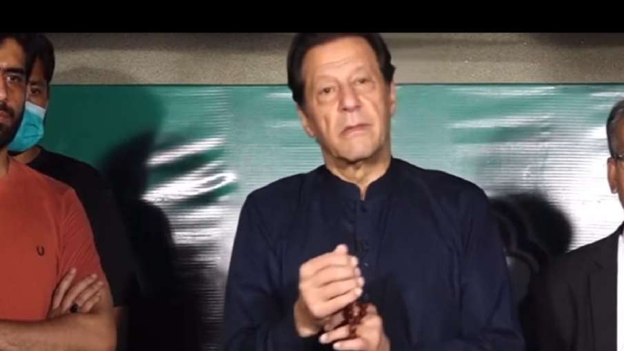 Imran Khan came on the backfoot, appealed to find a solution through talks