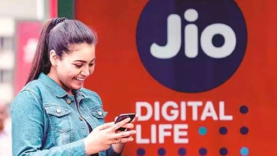 reliance jio cricket plans offering up to 40gb free data on these 3 recharge plans check details here.  Jio’s bumper offer to its users, 40 GB data is available for free, these 3 plans are of great use