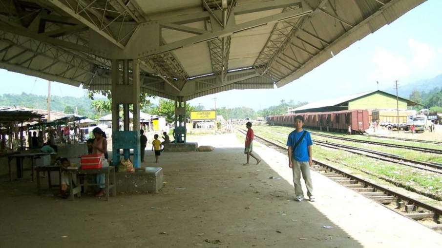 यहां है सिर्फ एक रेलवे स्टेशन - India TV Hindi