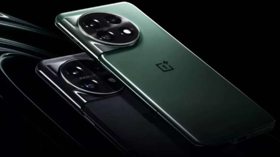 OnePlus 12 latest update Users will get 50MP 50MP 64MP triple camera slot know launching date and price.  OnePlus 12 will be a camera-centric smartphone, 50MP+50MP+64MP setup will be available in the rear