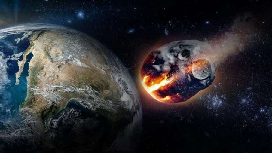 पृथ्वी के पास खोजा गया पुराना दूसरा चांद, 2100 साल हमारी धरती की तरह लगा रहा सूर्य की परिक्रमा- India TV Hindi