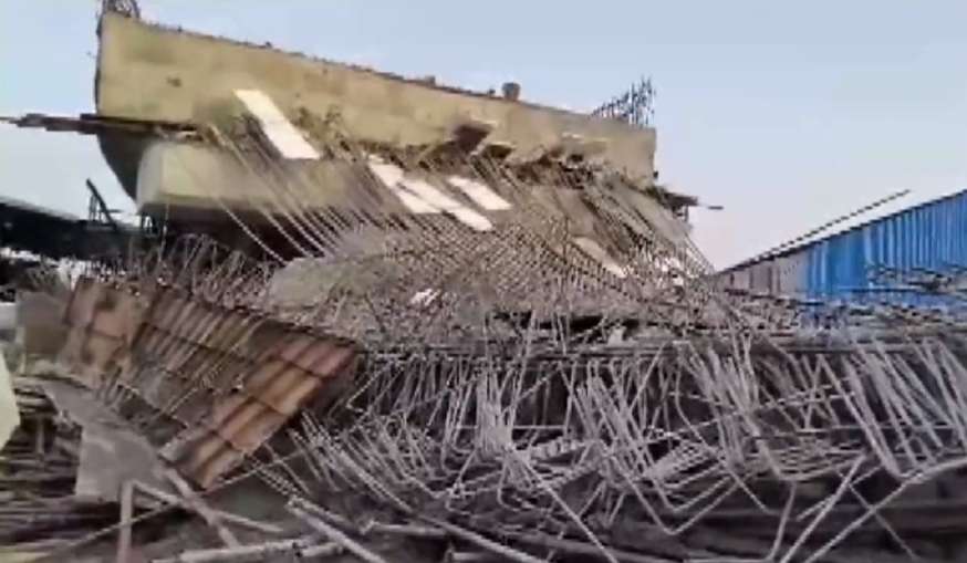 हैदराबाद में निर्माणाधीन फ्लाईओवर का हिस्सा गिरा- India TV Hindi