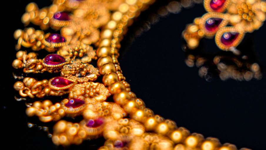 Bhutan Offers Duty-Free Gold price 17000 cheaper then India- India TV Paisa