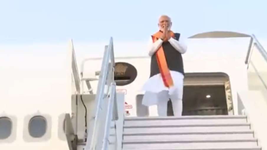 ইসরো দলকে উত্সাহিত করতে বেঙ্গালুরুতে গিয়ে গ্রিস থেকে বাড়ির উদ্দেশ্যে রওনা হয়েছেন প্রধানমন্ত্রী মোদী ইসরো দলকে উত্সাহিত করতে বেঙ্গালুরুতে গিয়ে গ্রিস থেকে বাড়ির উদ্দেশ্যে রওনা হয়েছেন প্রধানমন্ত্রী মোদী