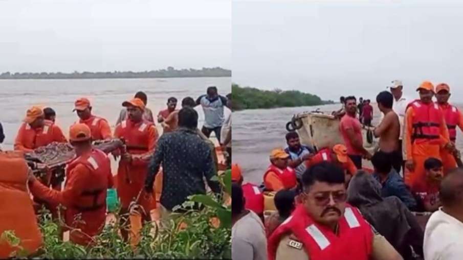 बाढ़ के पानी में फंसे लोगों का रेस्क्यू- India TV Hindi