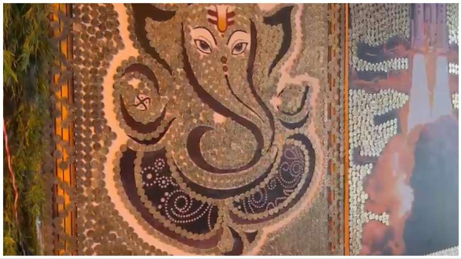 Ganesh Chaturthi 2023 Ganesh idol and pandal made of coins and notes cost Rs 1 crore in bengaluru- India TV Hindi