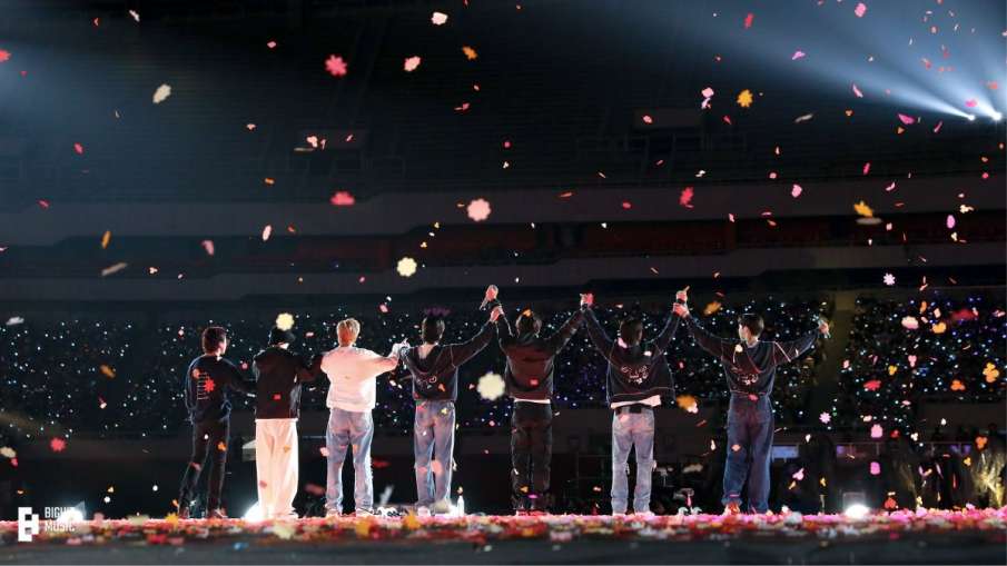 दुनिया का एक Song ऐसा, जिसे गाते ही हो जाती है मौत! - India TV Hindi