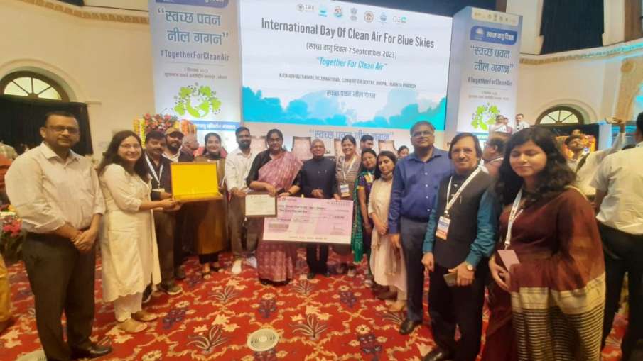 स्वच्छ वायु सर्वेक्षण की रेस में इंदौर बना विजेता- India TV Hindi