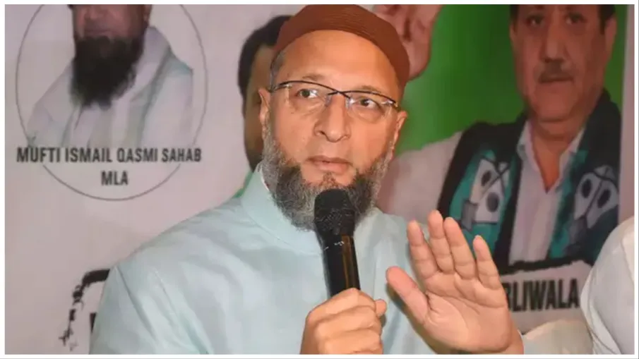 Asaduddin Owaisi targeted Israel said they are committing genocide in Gaza 10 lakh people rendered h- India TV Hindi