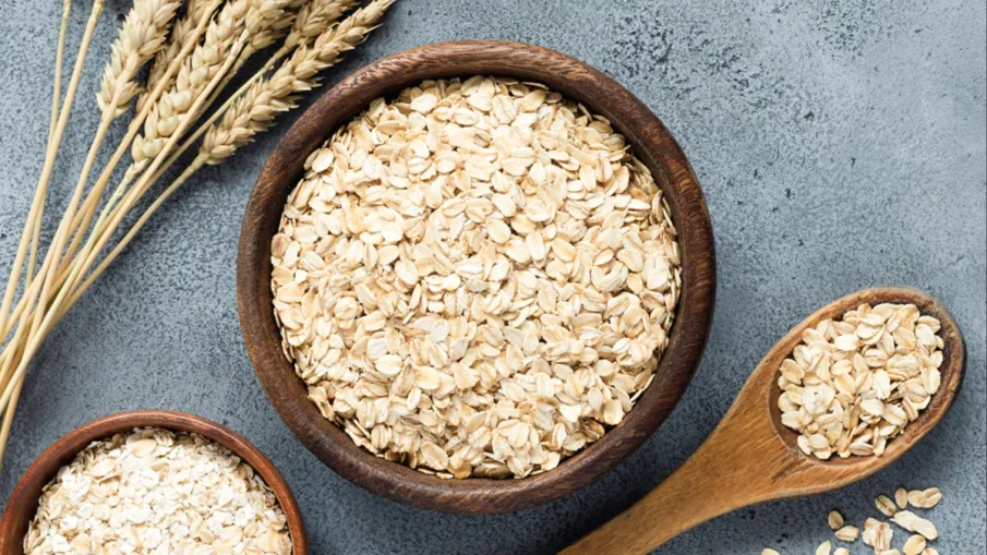 Patients with high cholesterol must eat oats once a day. Edules