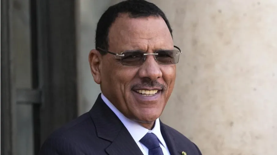 नजीर के अपदस्थ राष्ट्रपति।- इंडिया टीवी हिंदी