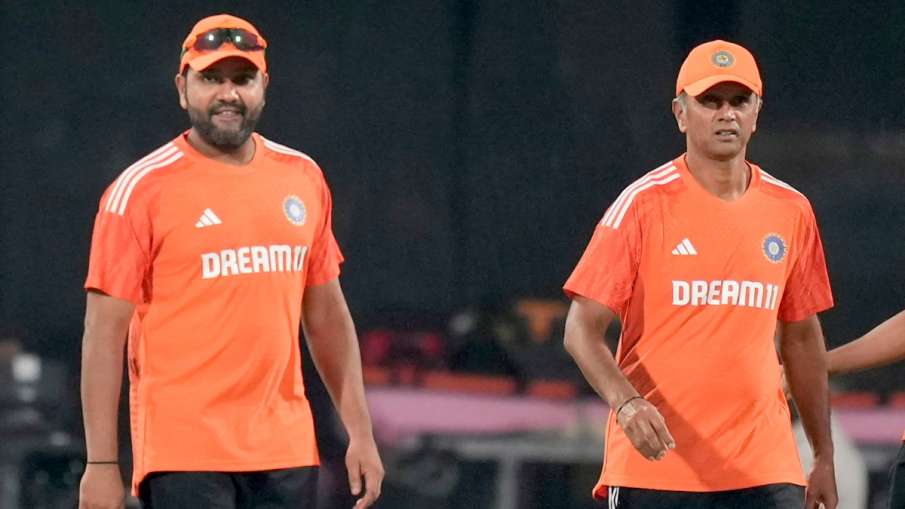 रोहित शर्मा और राहुल द्रविड़- इंडिया टीवी हिंदी