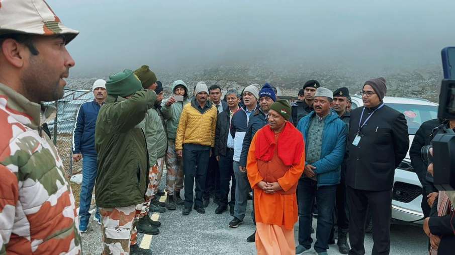 CM  Yogi adityanath arrived Shri Badrinath after visited mana borer to boost morale of soilders- India TV Hindi