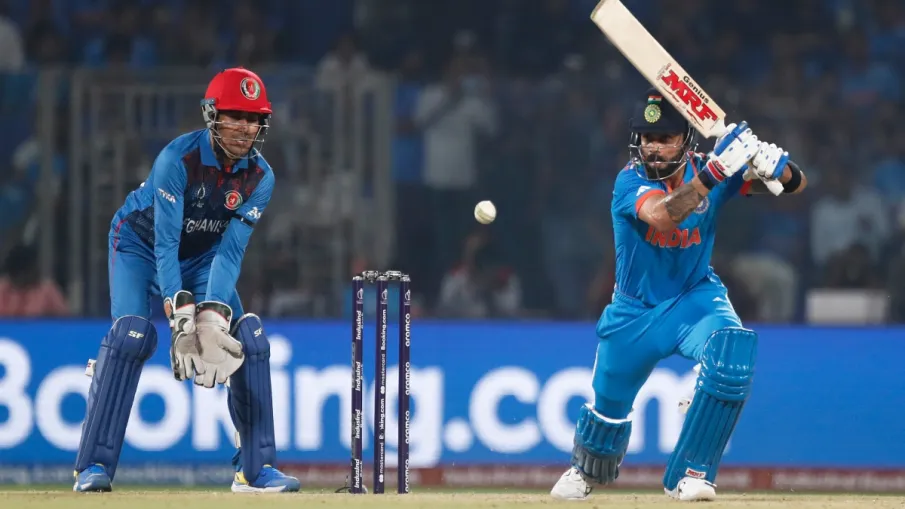 रहमानुल्लाह गुरबाज़ और विराट कोहली- इंडिया टीवी हिंदी