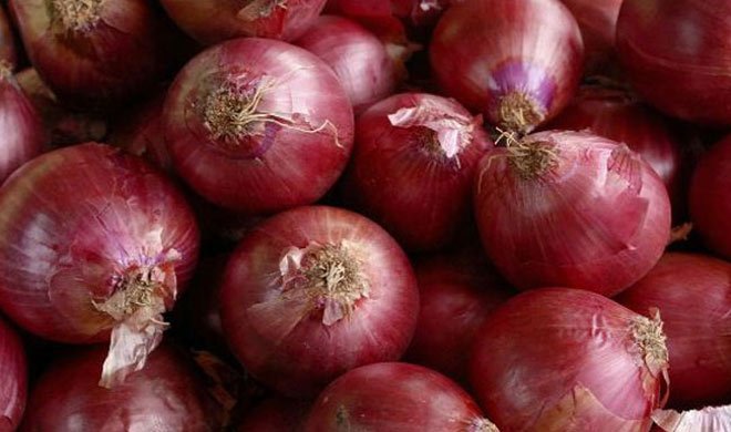 देश के कई बिस्सों में प्याज के दाम हुए 70 रुपए किलो प्याज ने रुलाया, अभी और...- India TV Hindi
