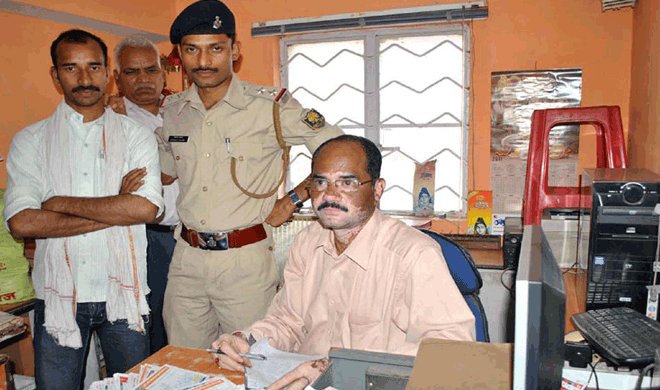 रेलवे कसेगा दलालों पर नकेल - India TV Hindi